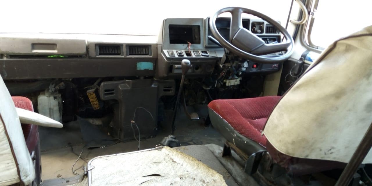 Toyota Coaster · — imagem 4