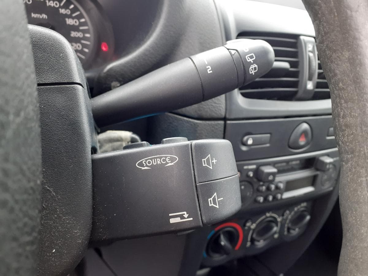 Renault Clio · Ano 2003 — imagem 13
