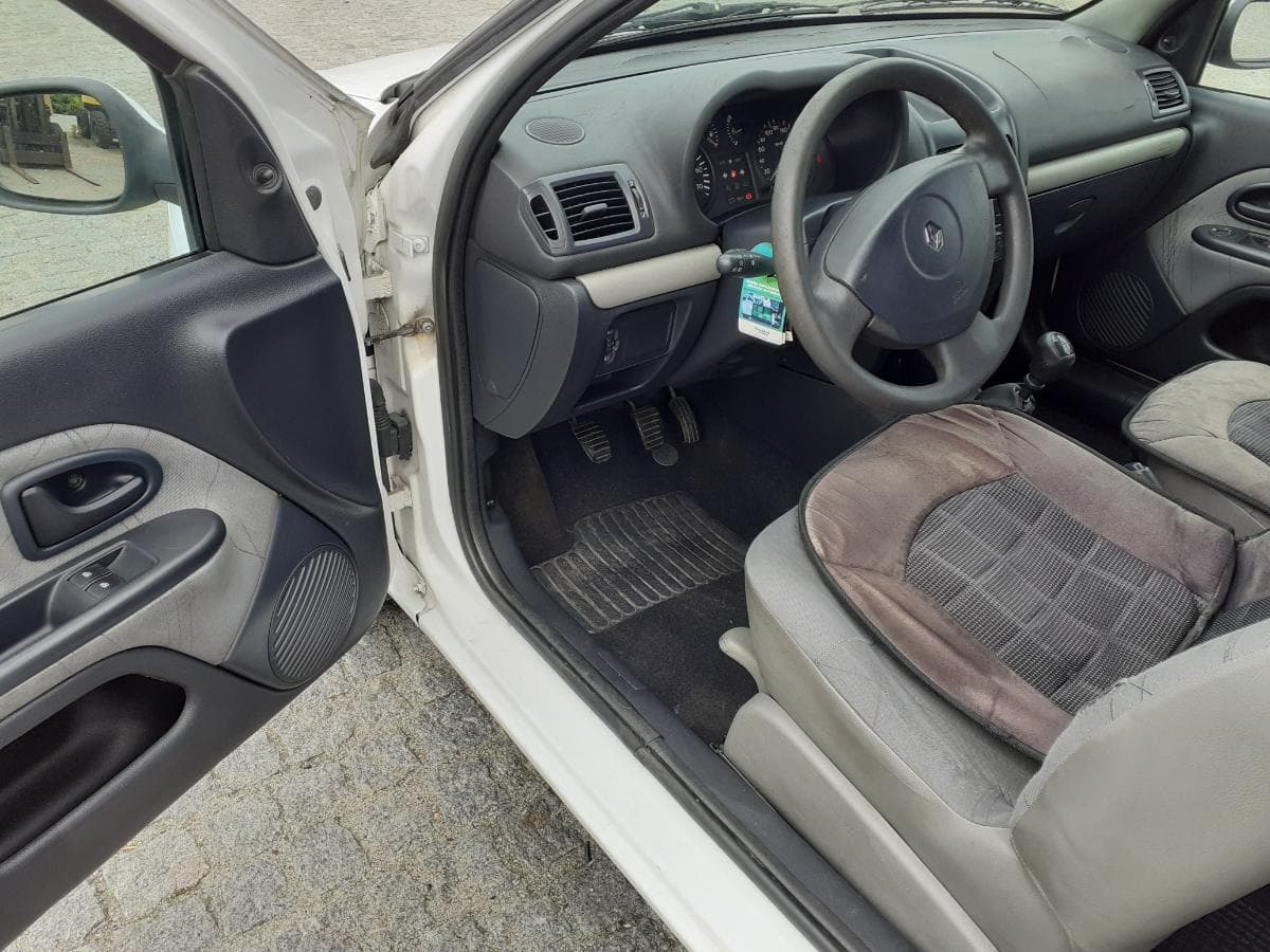 Renault Clio · Ano 2003 — imagem 9