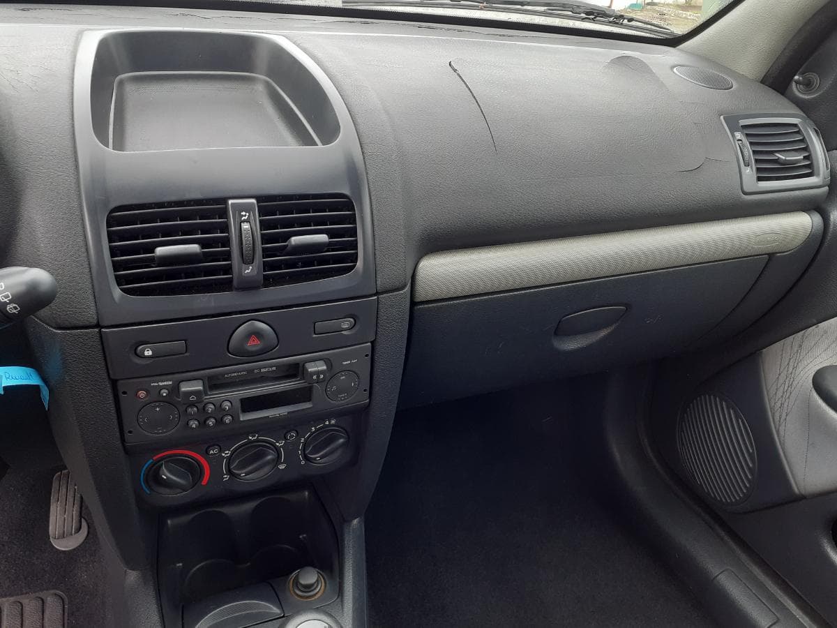 Renault Clio · Ano 2003 — imagem 15