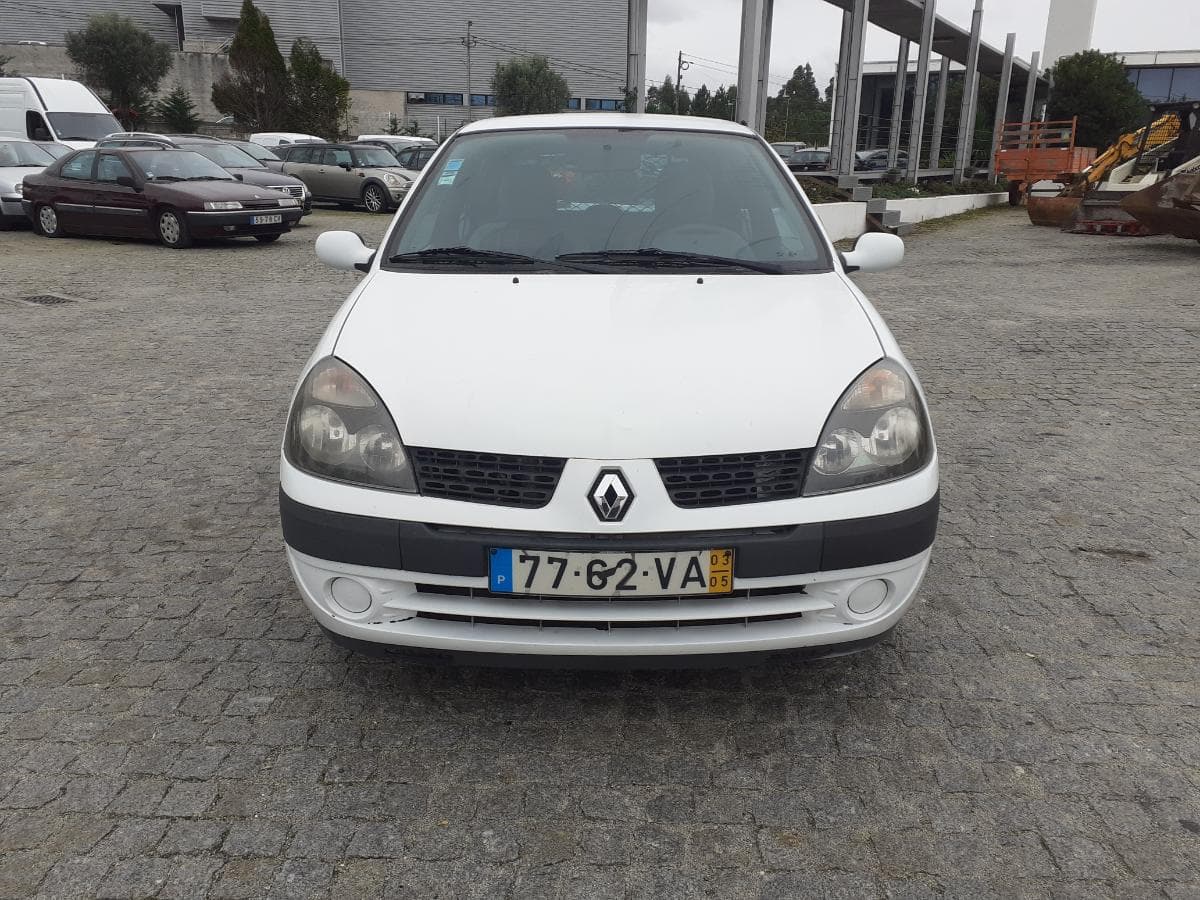 Renault Clio · Ano 2003 — imagem 2