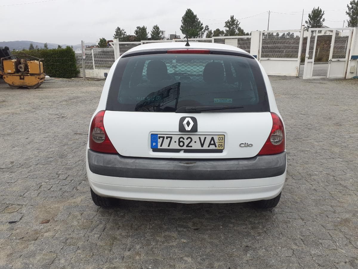 Renault Clio · Ano 2003 — imagem 5