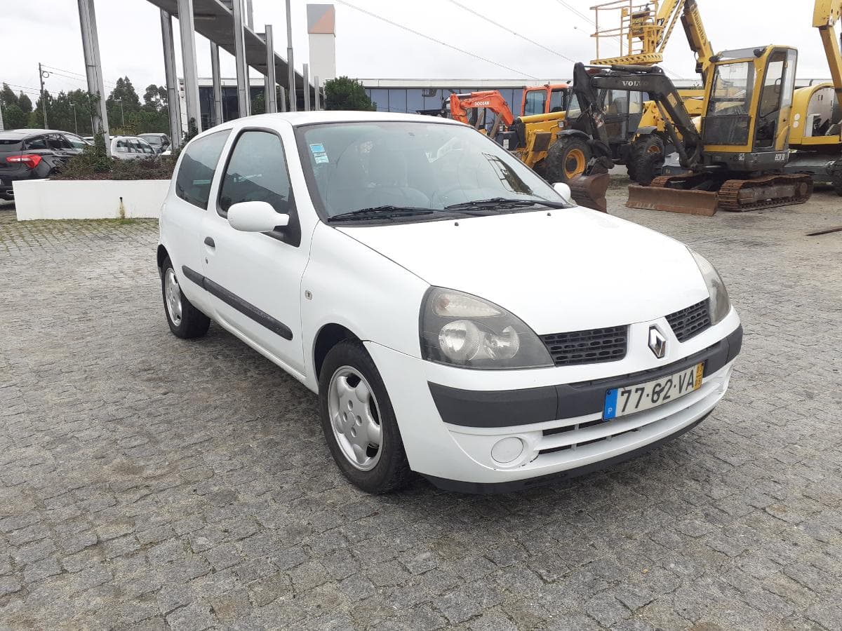 Renault Clio · Ano 2003