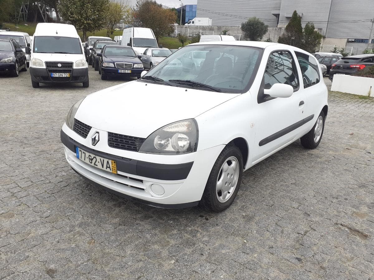 Renault Clio · Ano 2003 — imagem 3