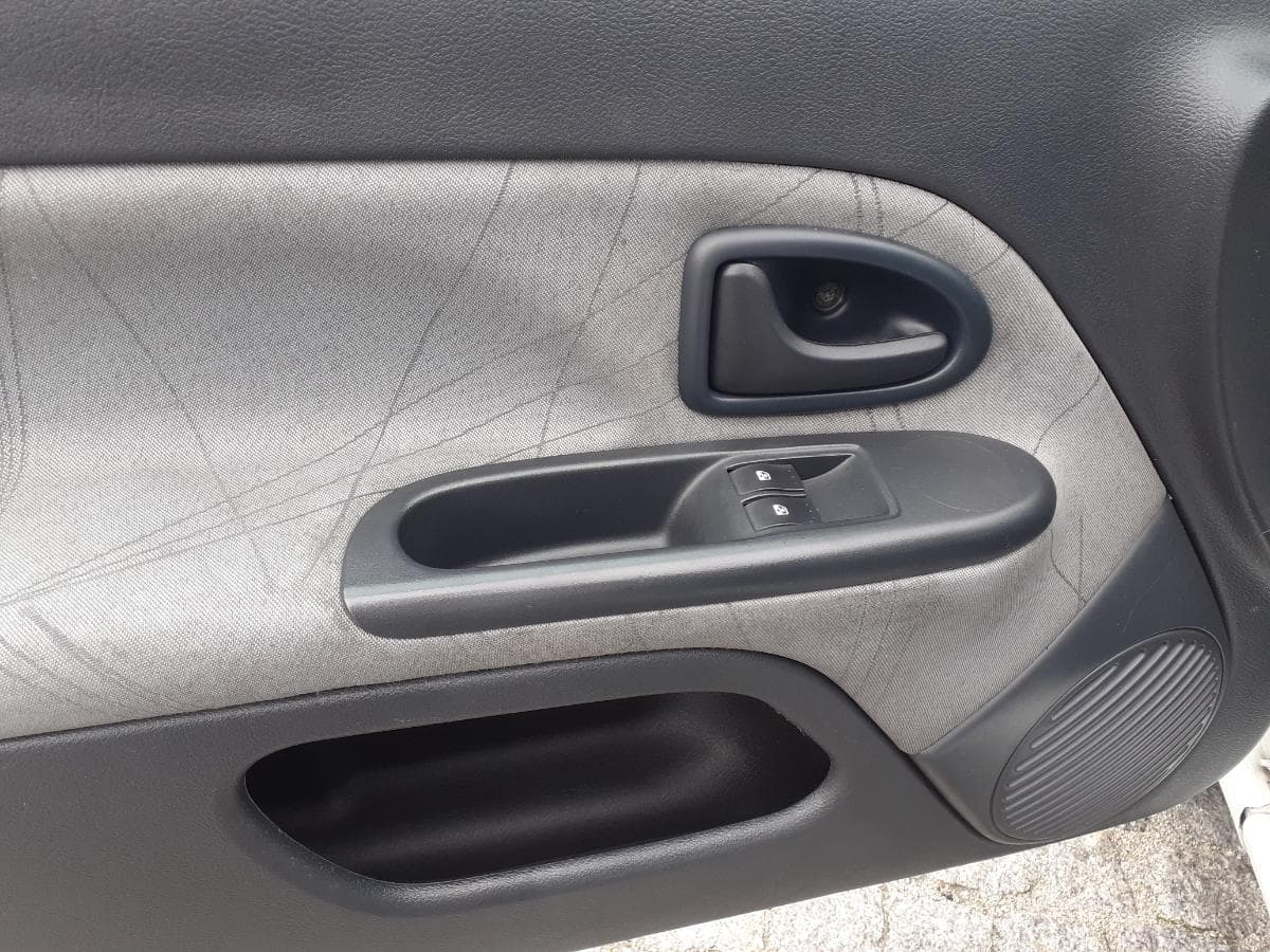 Renault Clio · Ano 2003 — imagem 17