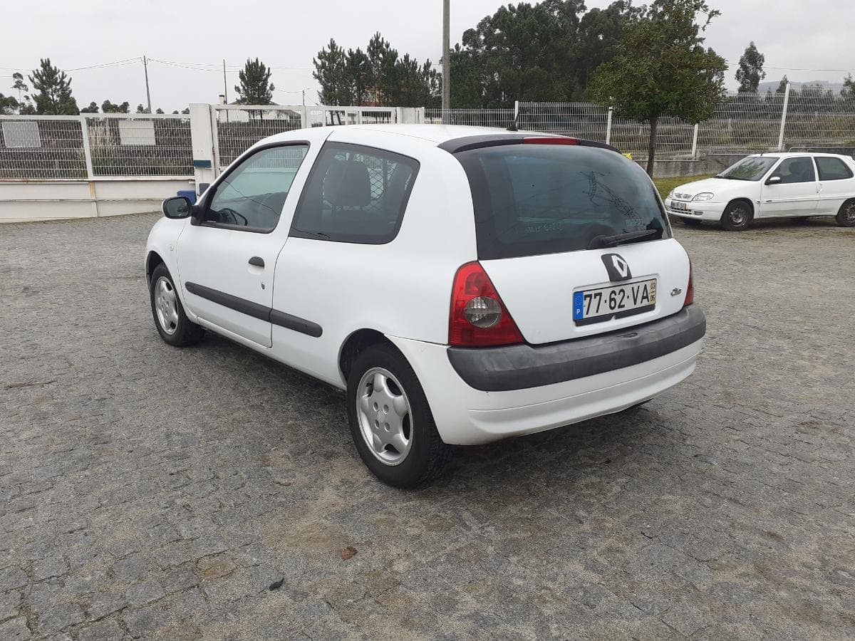 Renault Clio · Ano 2003 — imagem 4
