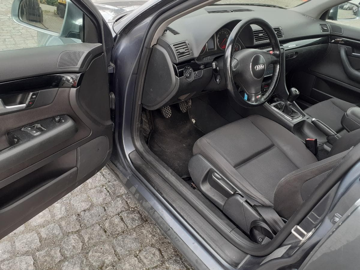 Audi A4  1.9 TDI · Ano 2003 · Quattro — imagem 12