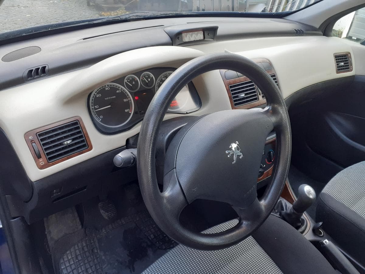 Peugeot 307 1.4 HDI · Ano 2002 — imagem 13