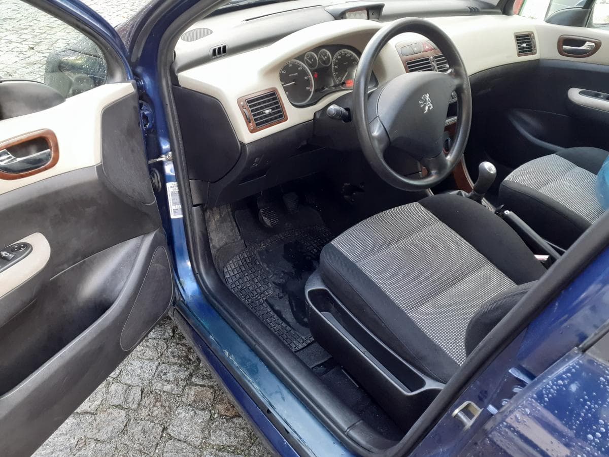 Peugeot 307 1.4 HDI · Ano 2002 — imagem 9