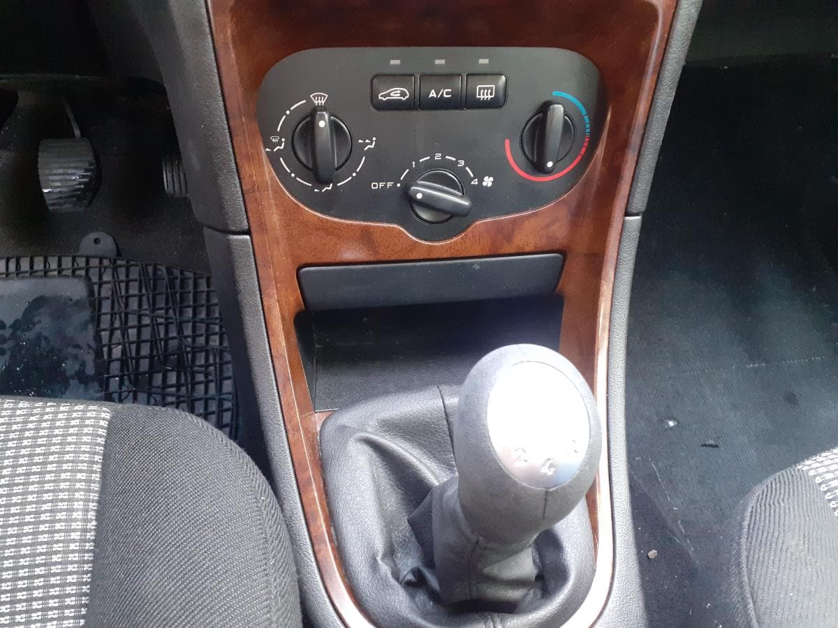 Peugeot 307 1.4 HDI · Ano 2002 — imagem 17