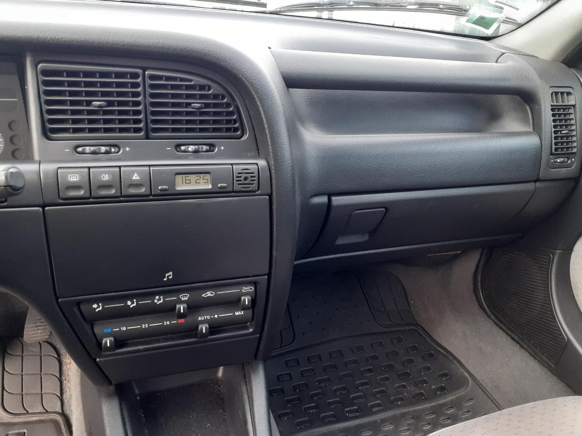 Citroën Xantia 1.6i · Ano 1993 — image 10