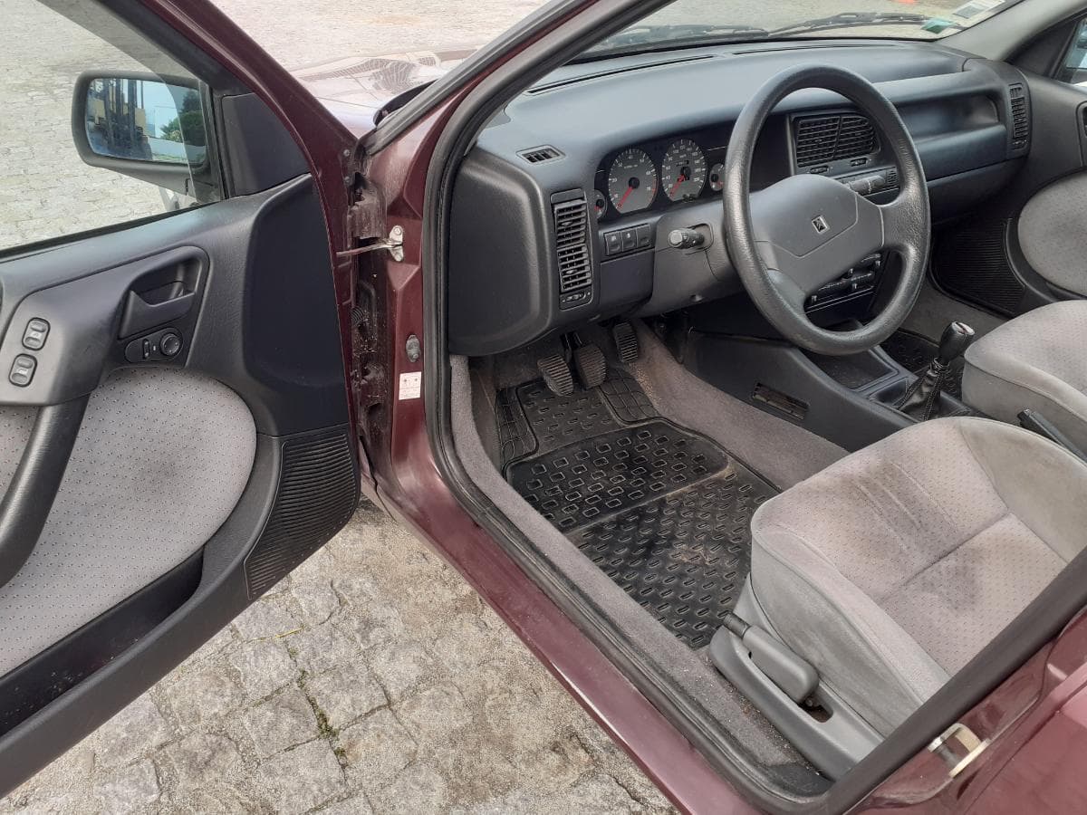 Citroën Xantia 1.6i · Ano 1993 — image 9