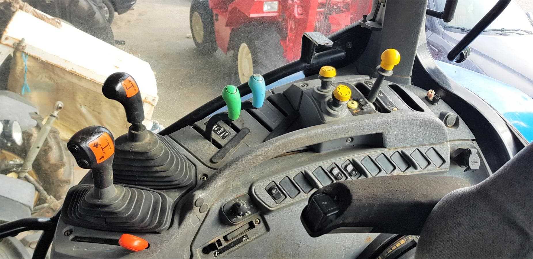 Trator New Holland T 6020 — imagen 10