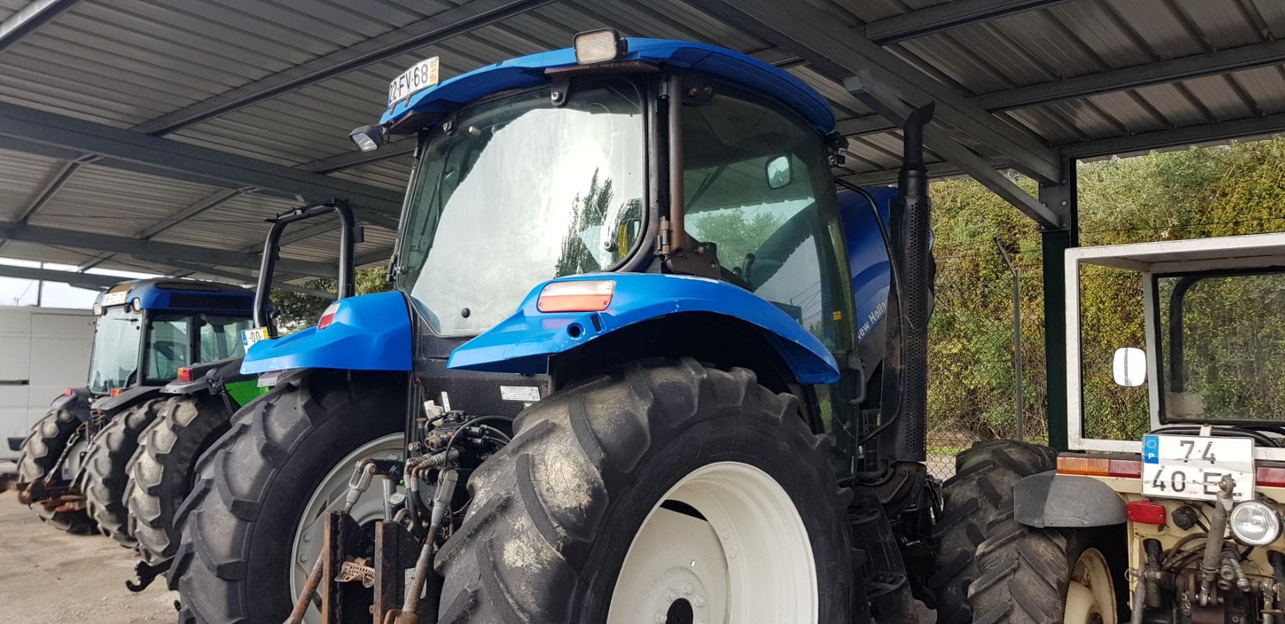 Trator New Holland T 6020 — imagen 2