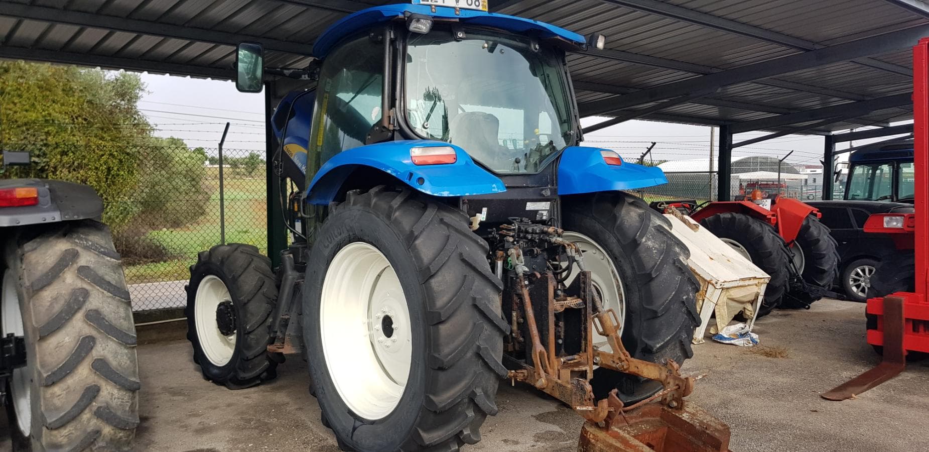 Trator New Holland T 6020 — imagen 3