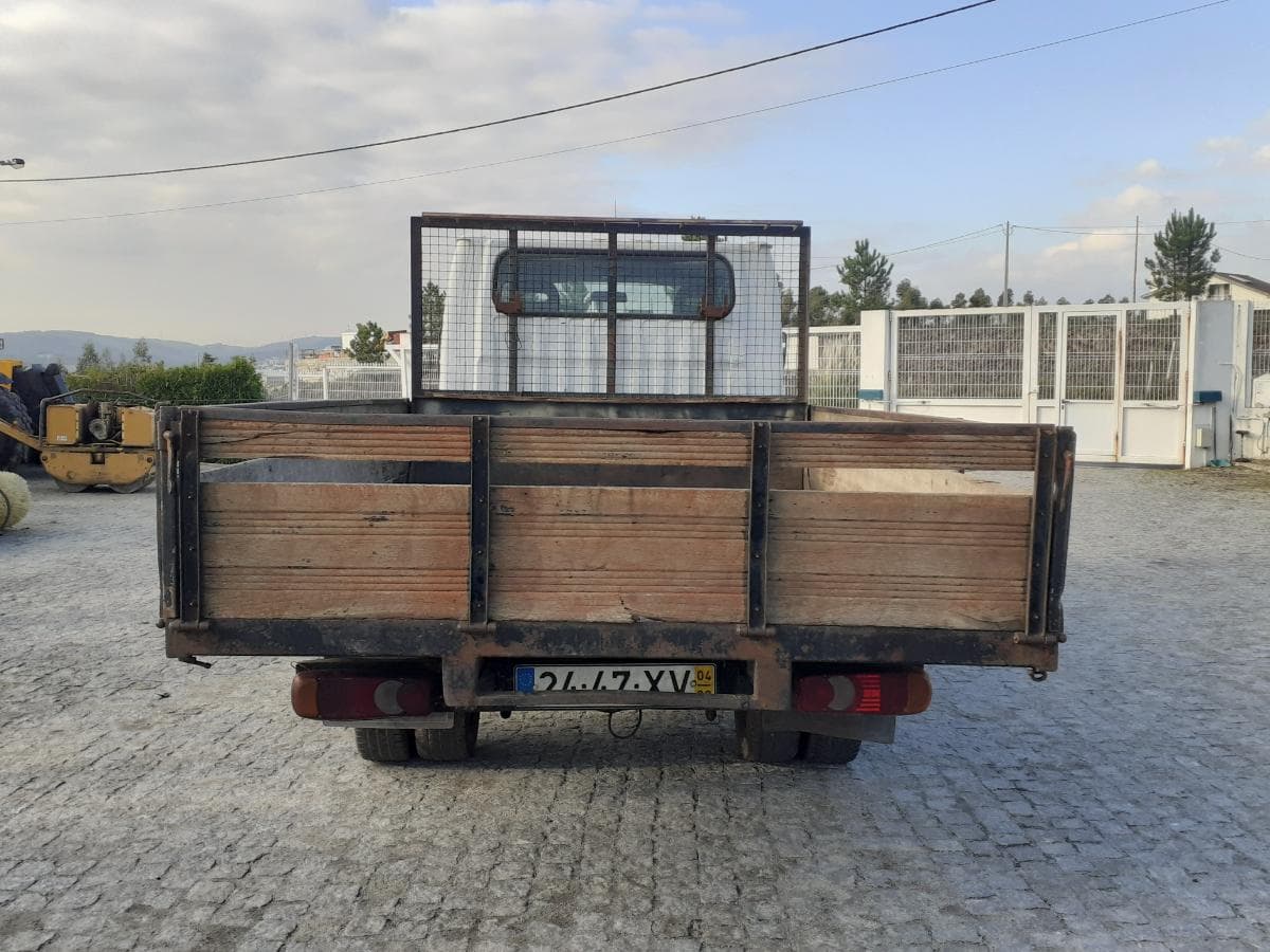 Nissan Cabstar 3.0 · 6 Lugares · Ano 2004 — image 5