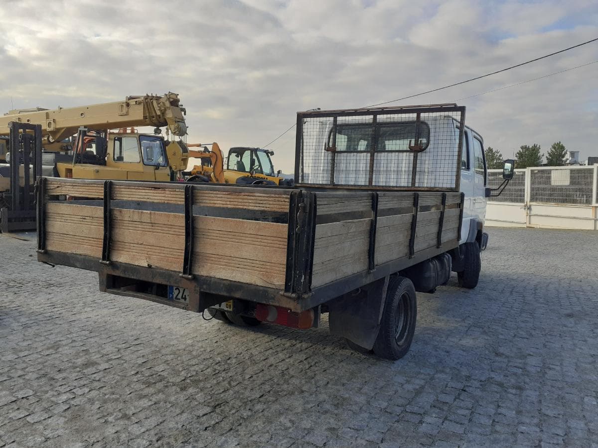 Nissan Cabstar 3.0 · 6 Lugares · Ano 2004 — image 4