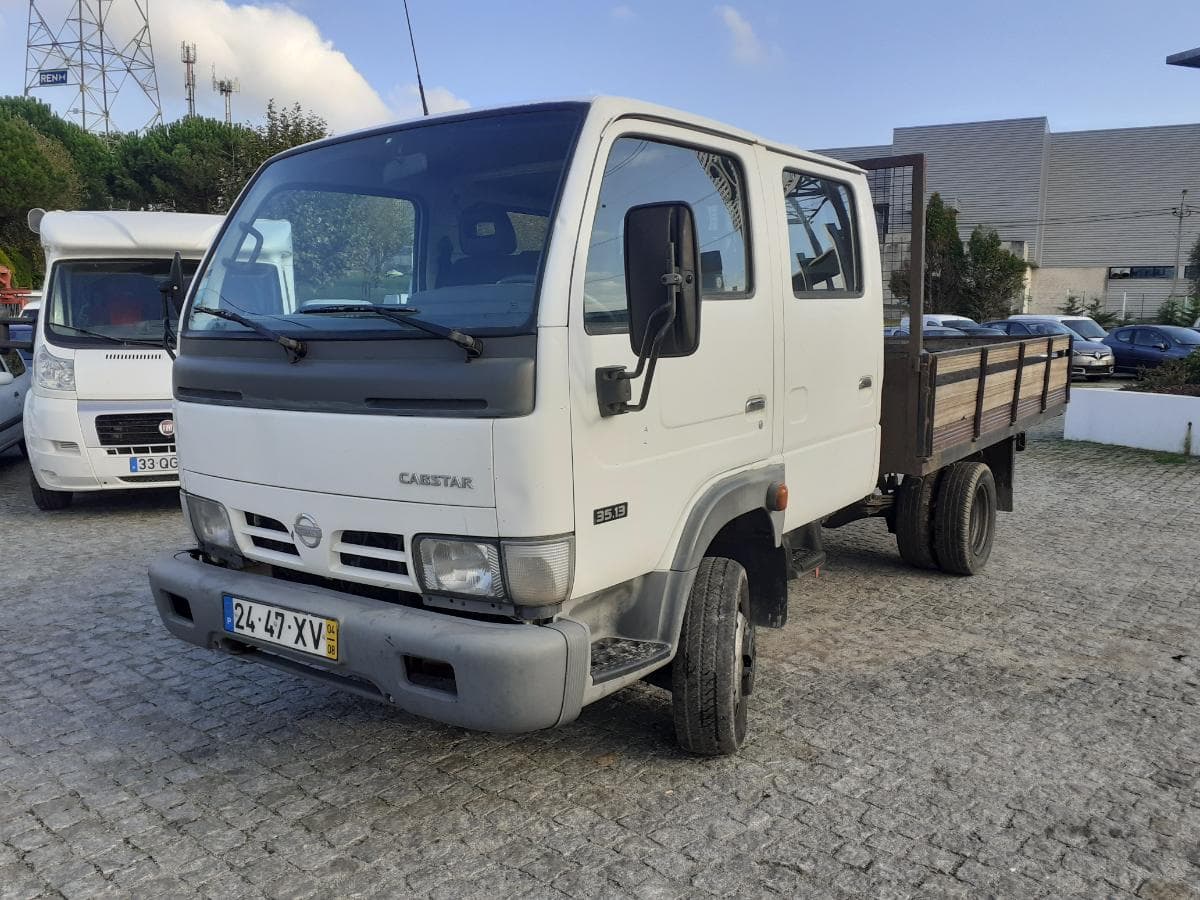 Nissan Cabstar 3.0 · 6 Lugares · Ano 2004 — image 3