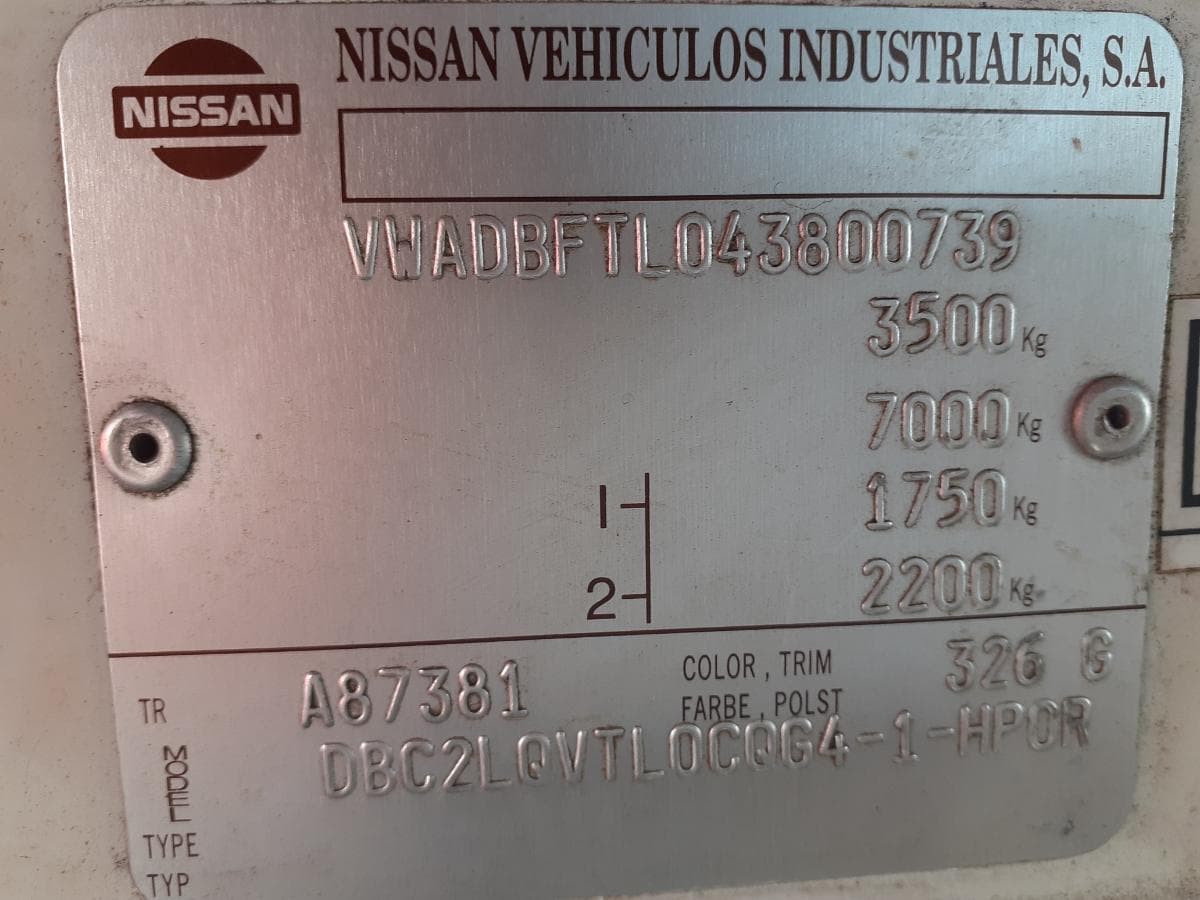 Nissan Cabstar 3.0 · 6 Lugares · Ano 2004 — image 15