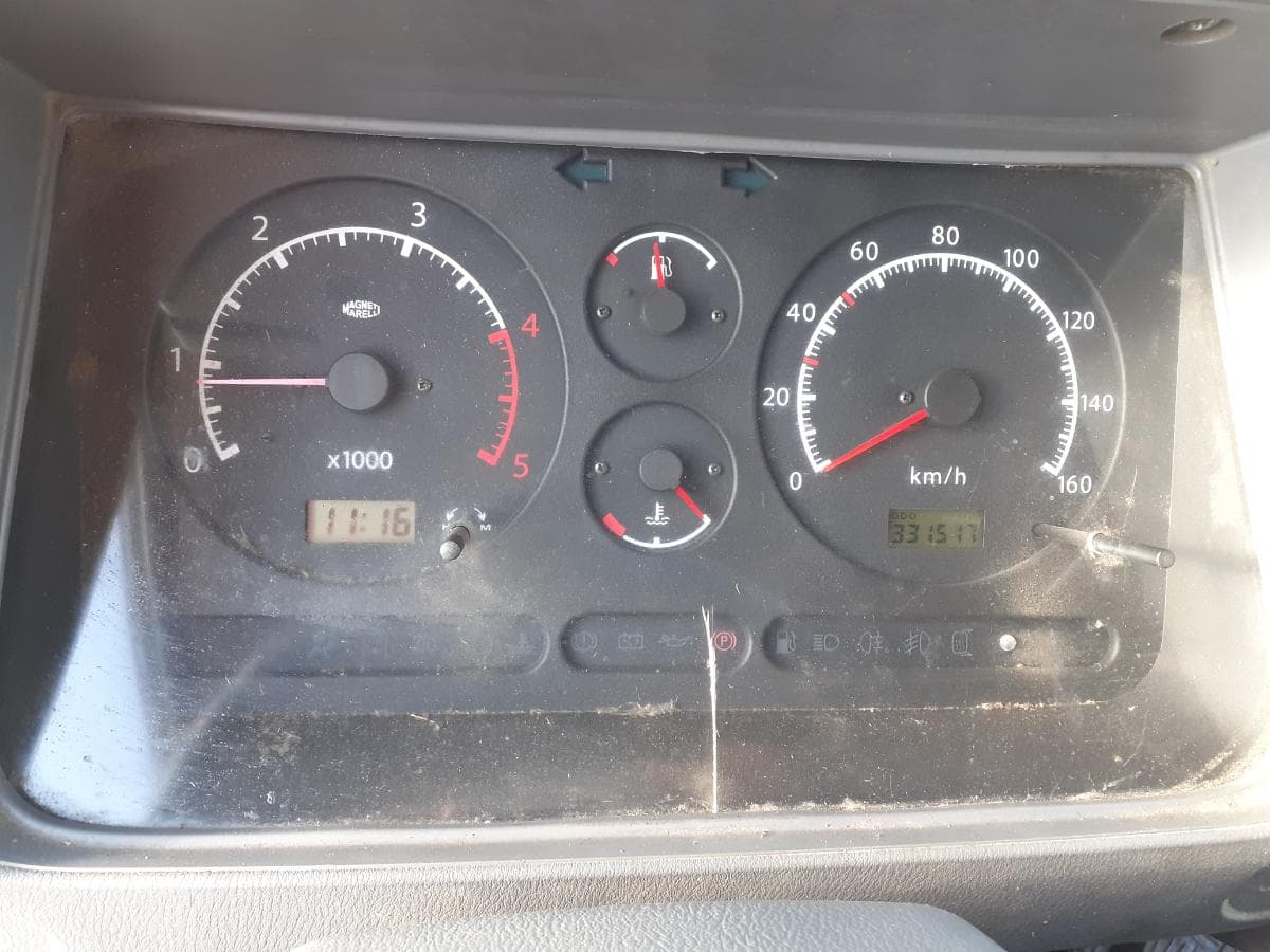 Nissan Cabstar 3.0 · 6 Lugares · Ano 2004 — image 12