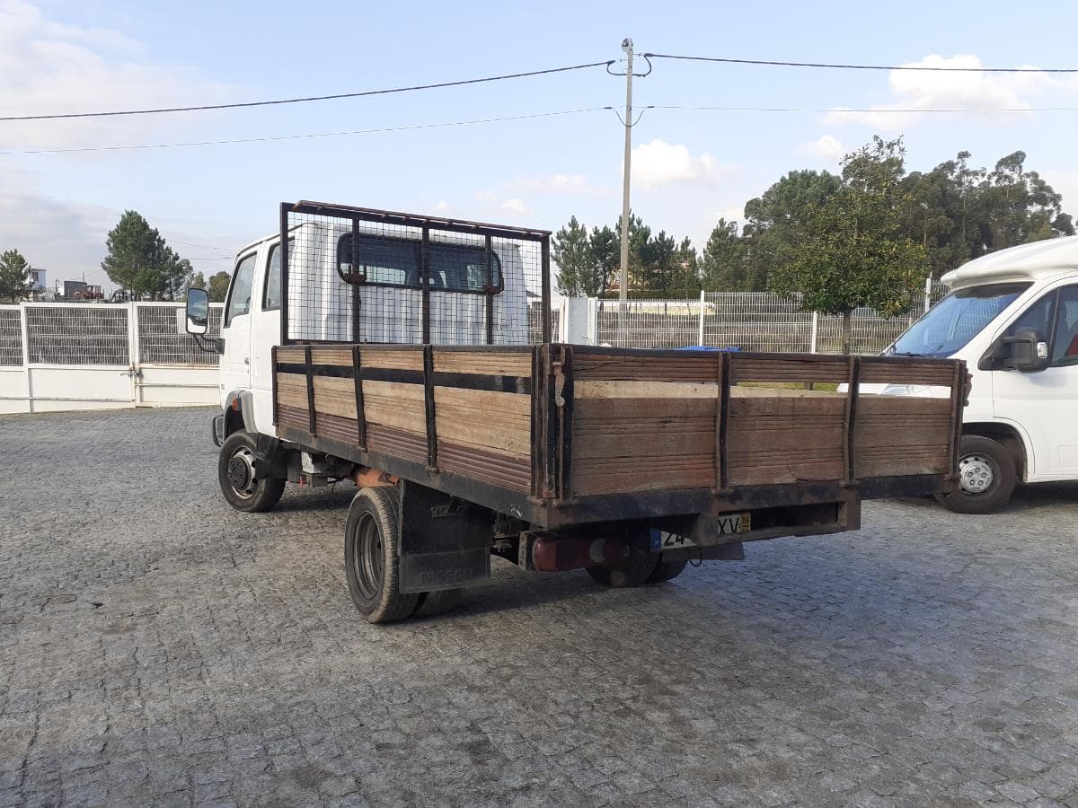 Nissan Cabstar 3.0 · 6 Lugares · Ano 2004 — image 6