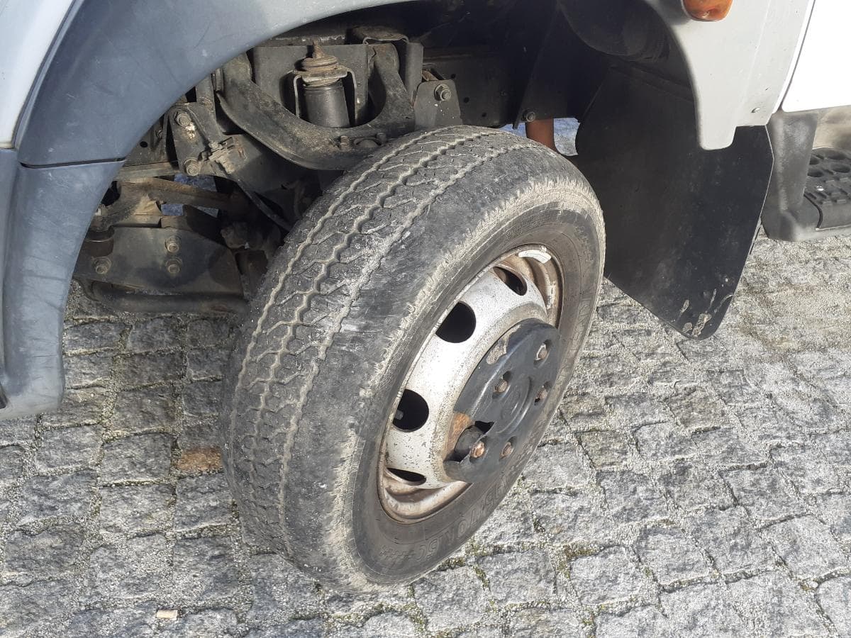 Nissan Cabstar 3.0 · 6 Lugares · Ano 2004 — image 17