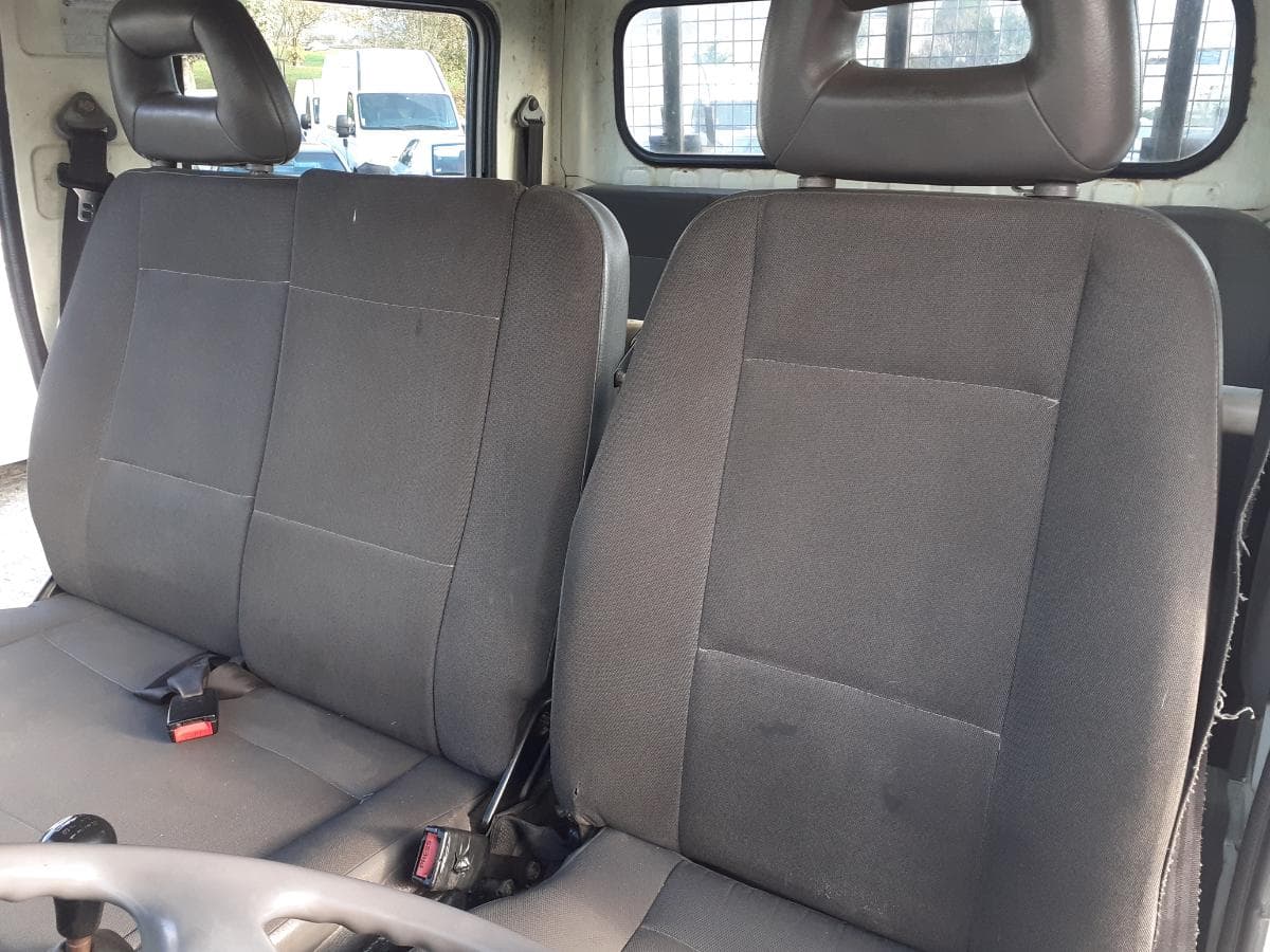 Nissan Cabstar 3.0 · 6 Lugares · Ano 2004 — image 14