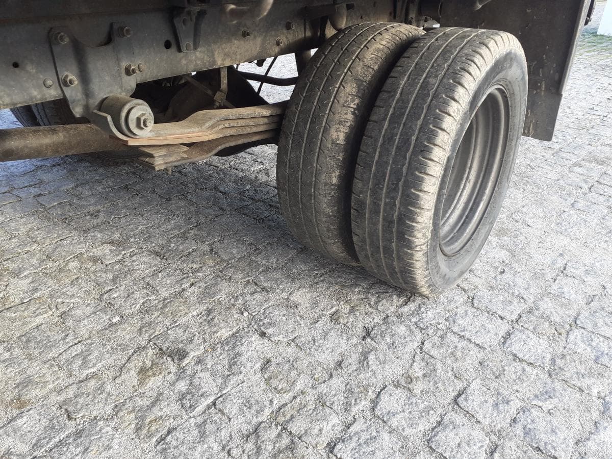 Nissan Cabstar 3.0 · 6 Lugares · Ano 2004 — image 16