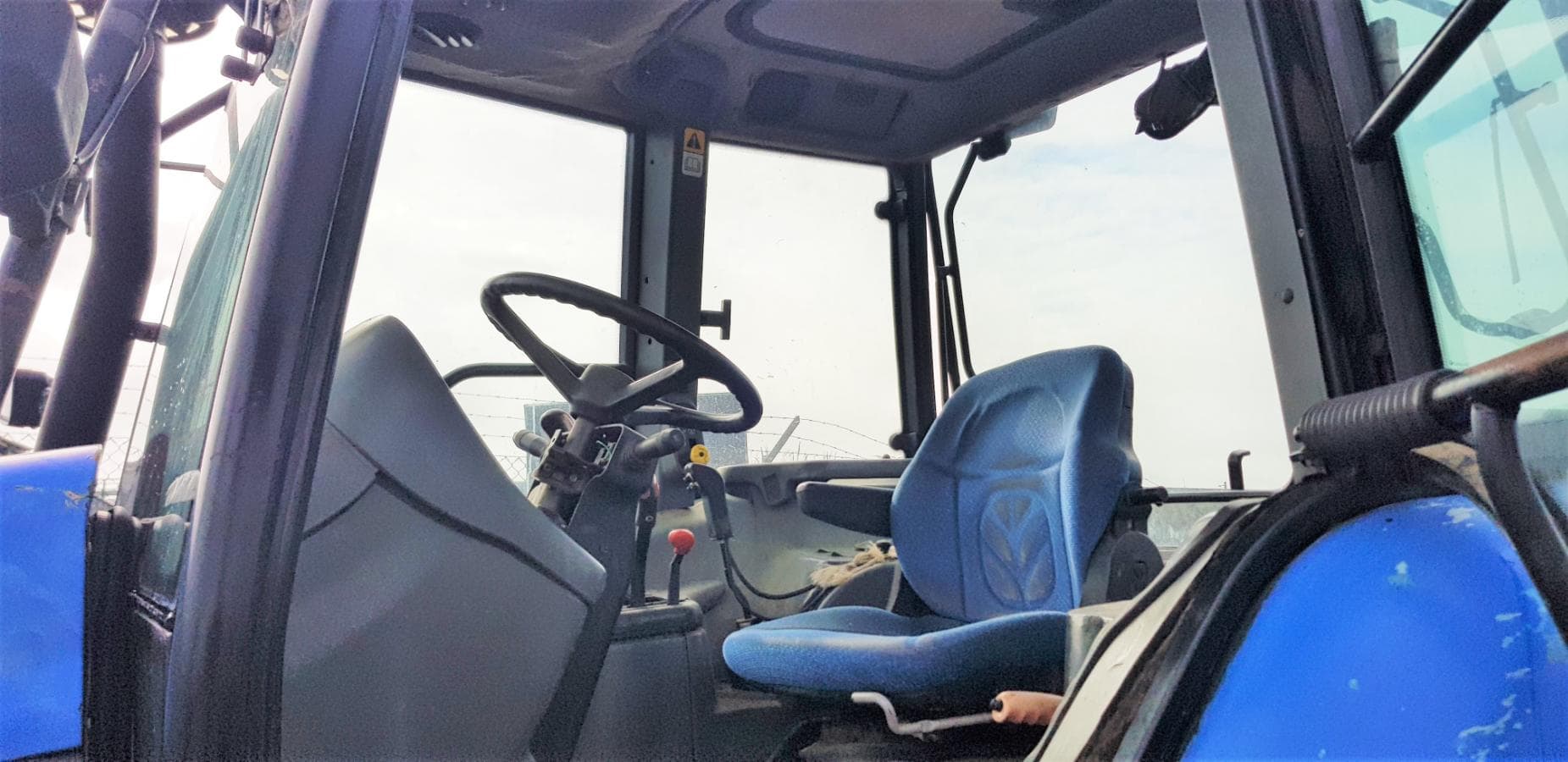 Trator New Holland TS 100 — imagem 5