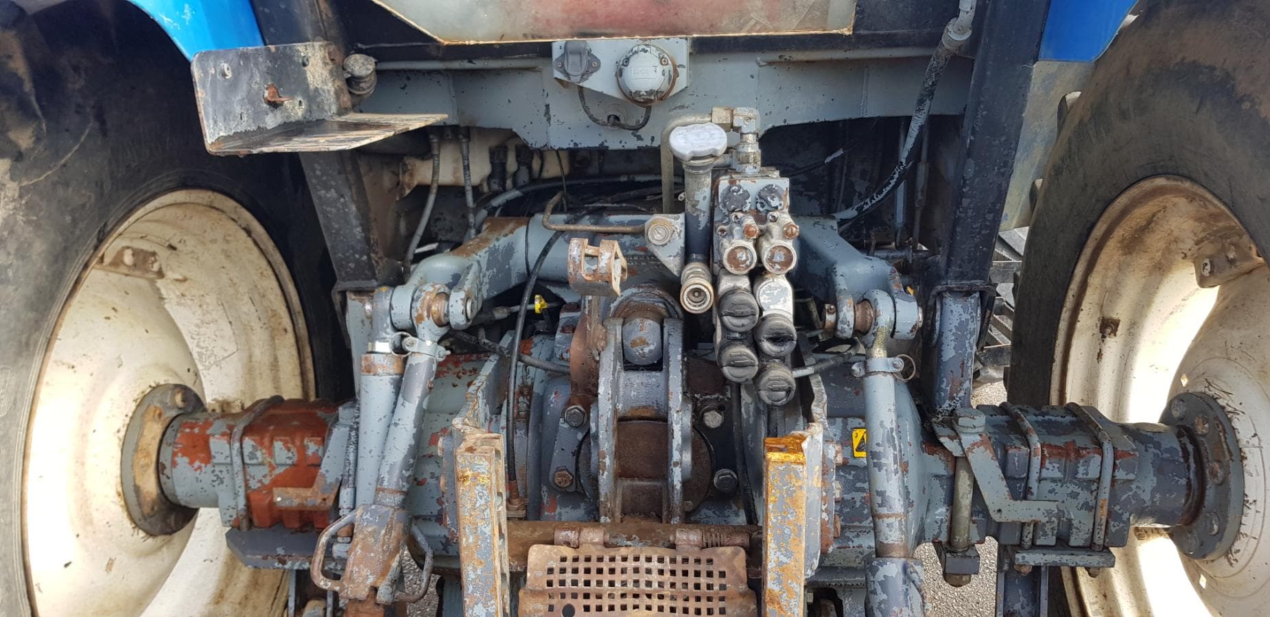Trator New Holland TS 100 — imagem 8