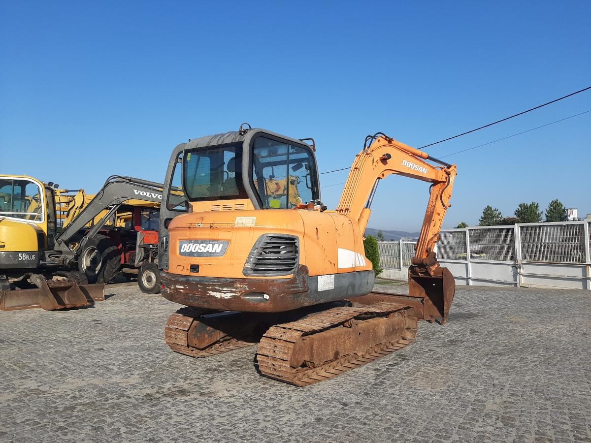 Mini Giratória Doosan DX55 · Ano 2008 — imagem 3
