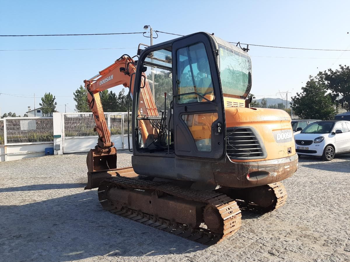 Mini Giratória Doosan DX55 · Ano 2008 — imagem 5
