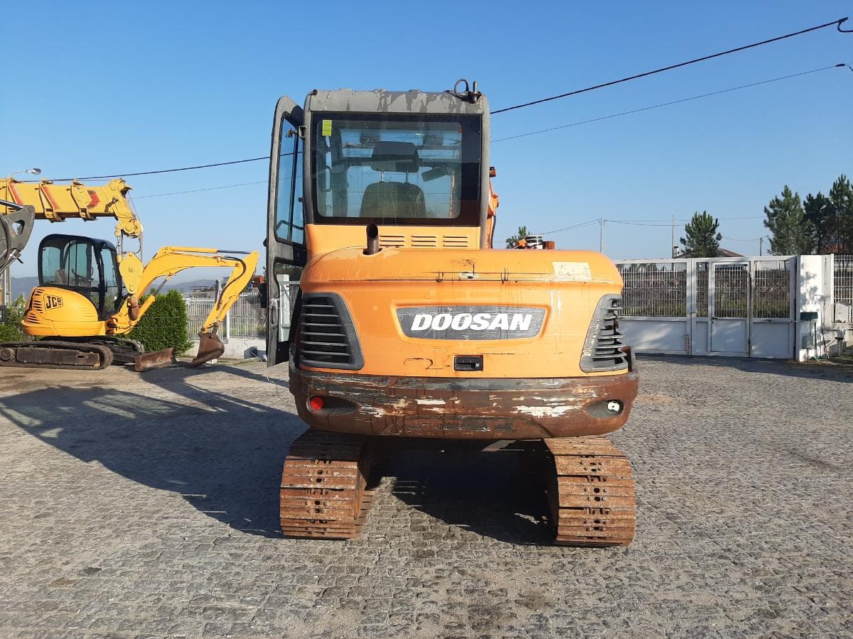 Mini Giratória Doosan DX55 · Ano 2008 — imagem 4