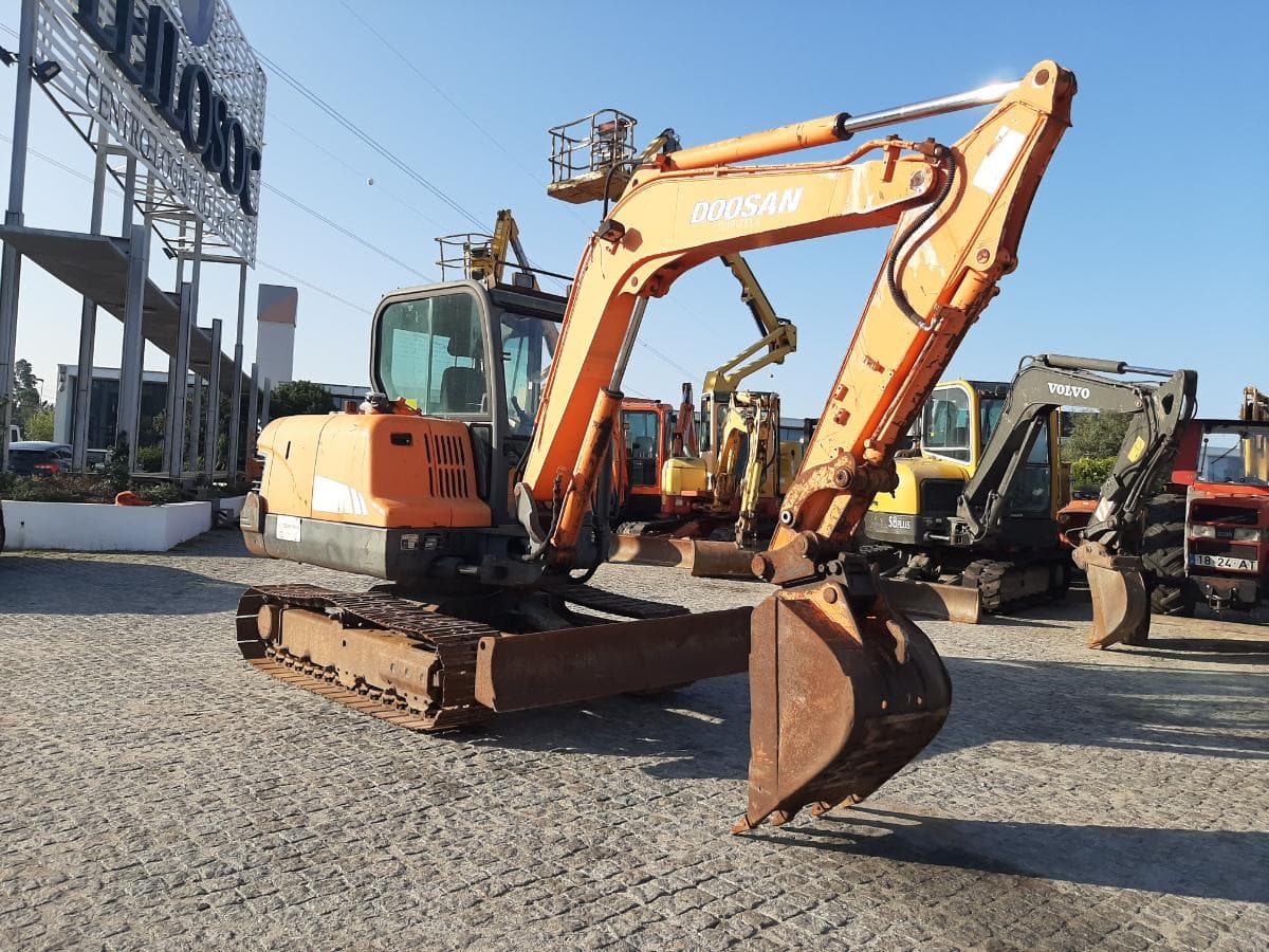 Mini Giratória Doosan DX55 · Ano 2008 — imagem 1