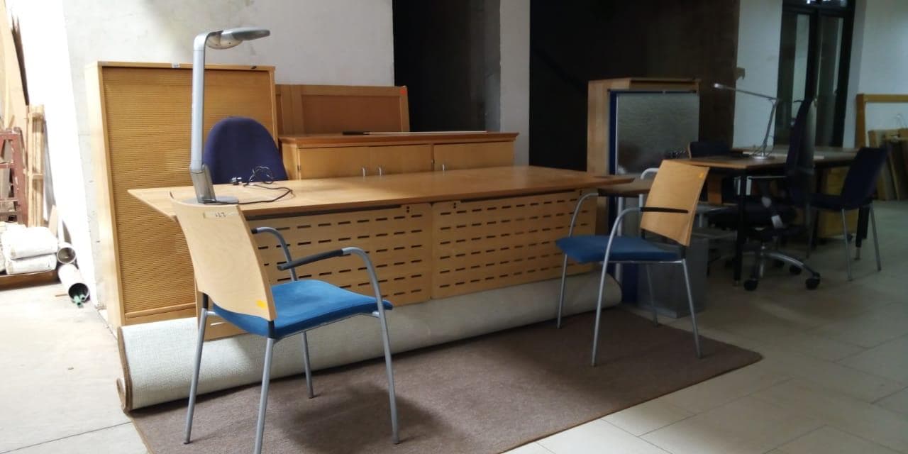 Mobilier de bureau  · — image 2