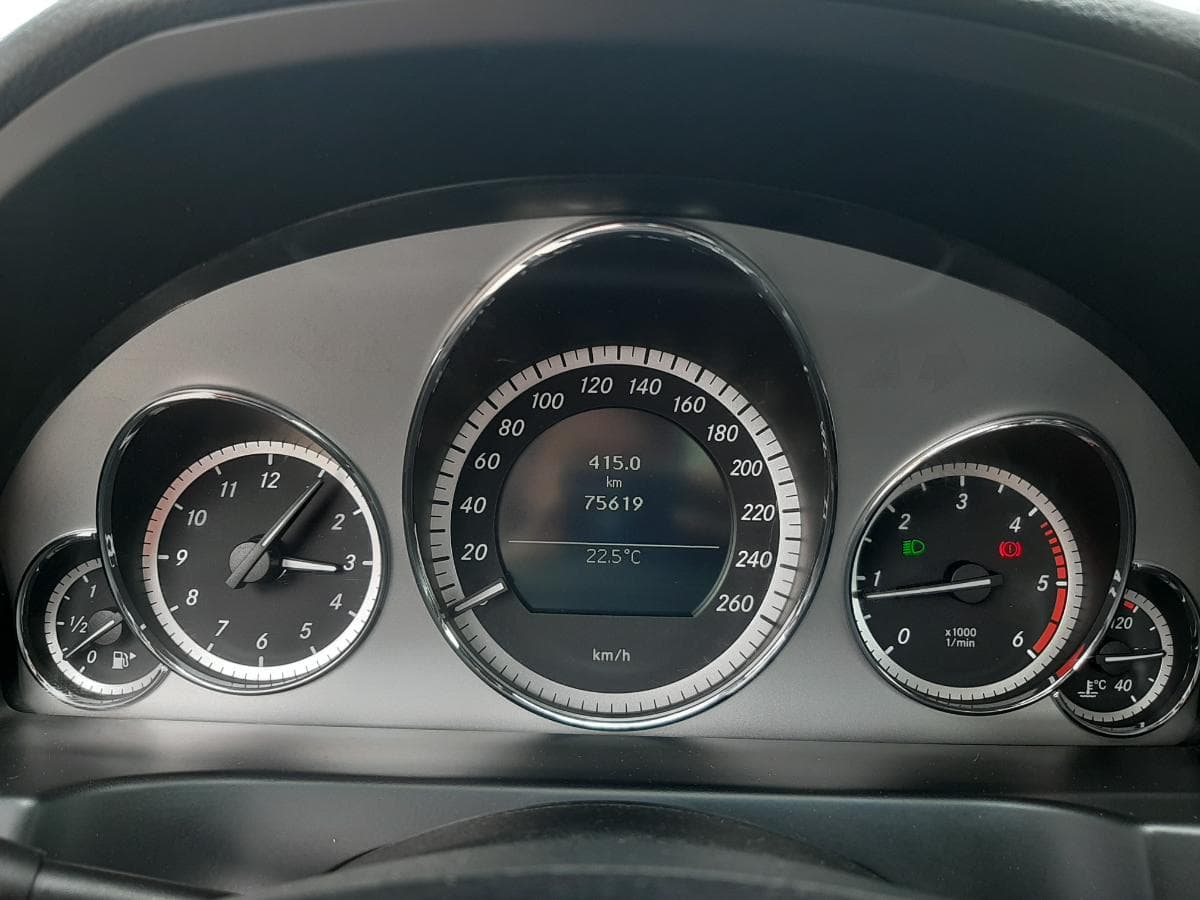Mercedes-Benz E250 CDI · Ano 2009 · Kit AMG — image 21