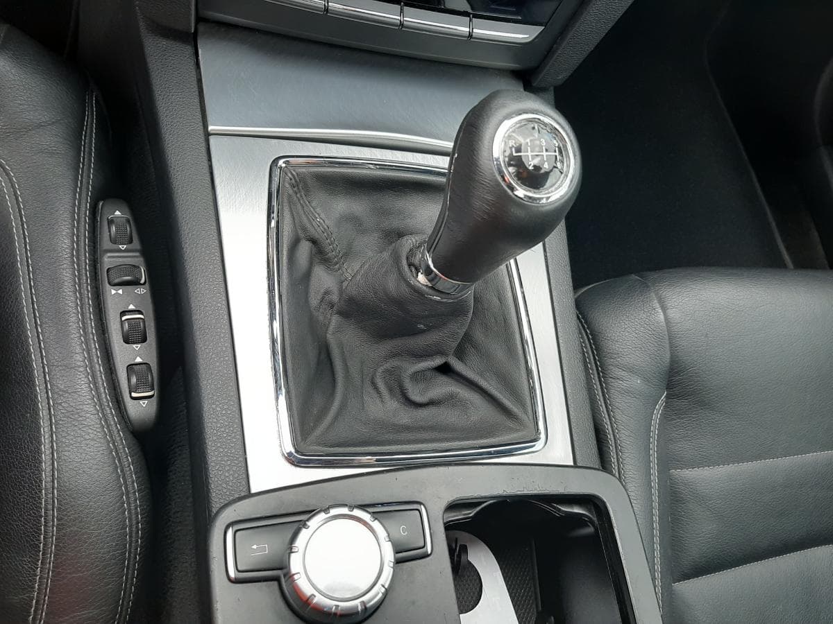 Mercedes-Benz E250 CDI · Ano 2009 · Kit AMG — image 24