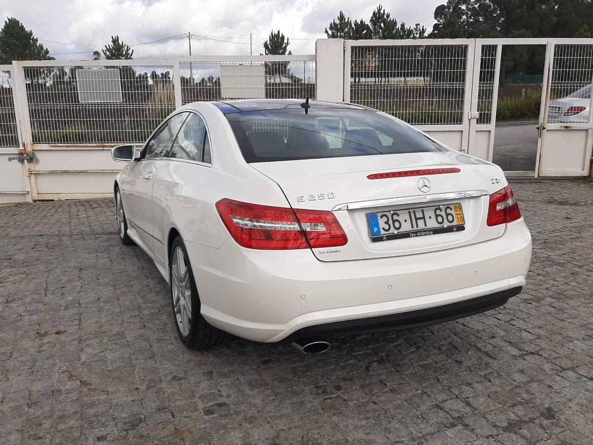 Mercedes-Benz E250 CDI · Ano 2009 · Kit AMG — image 4