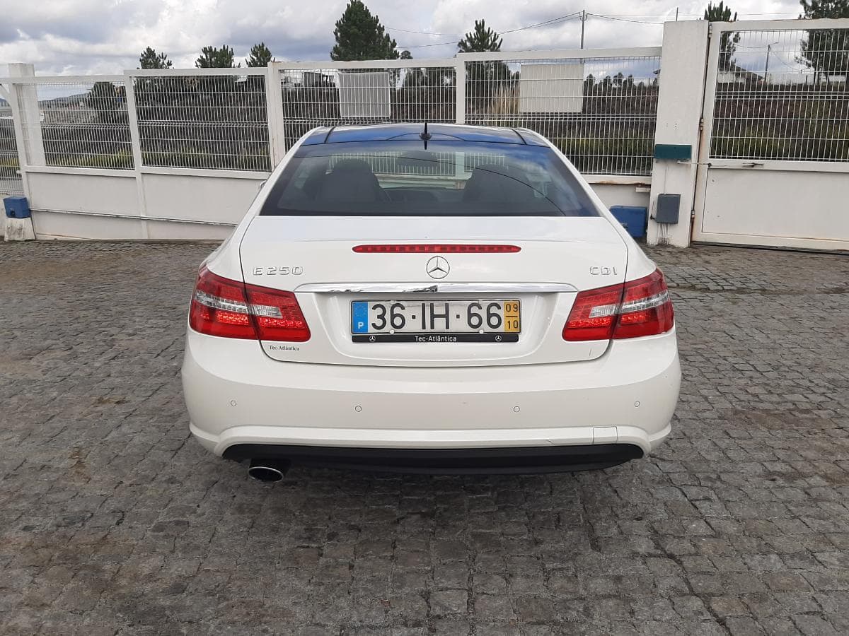 Mercedes-Benz E250 CDI · Ano 2009 · Kit AMG — image 5