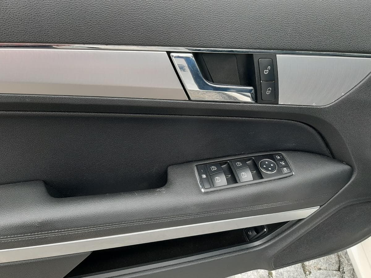 Mercedes-Benz E250 CDI · Ano 2009 · Kit AMG — image 26