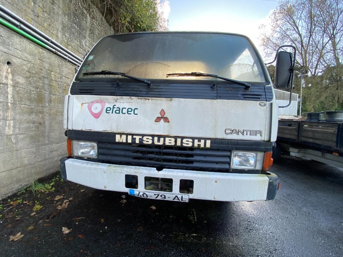 Mitsubishi Canter c/ grua — imagem 4
