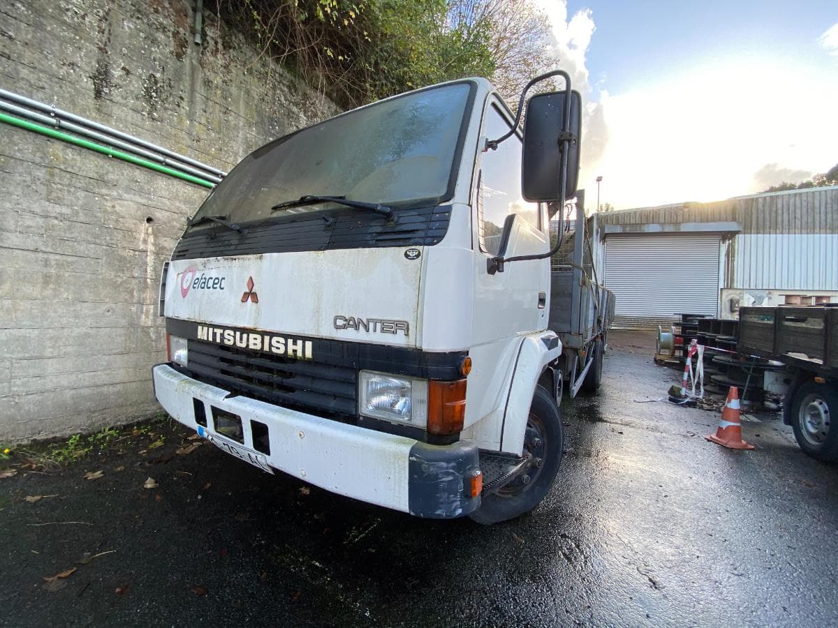 Mitsubishi Canter c/ grua — imagem 3