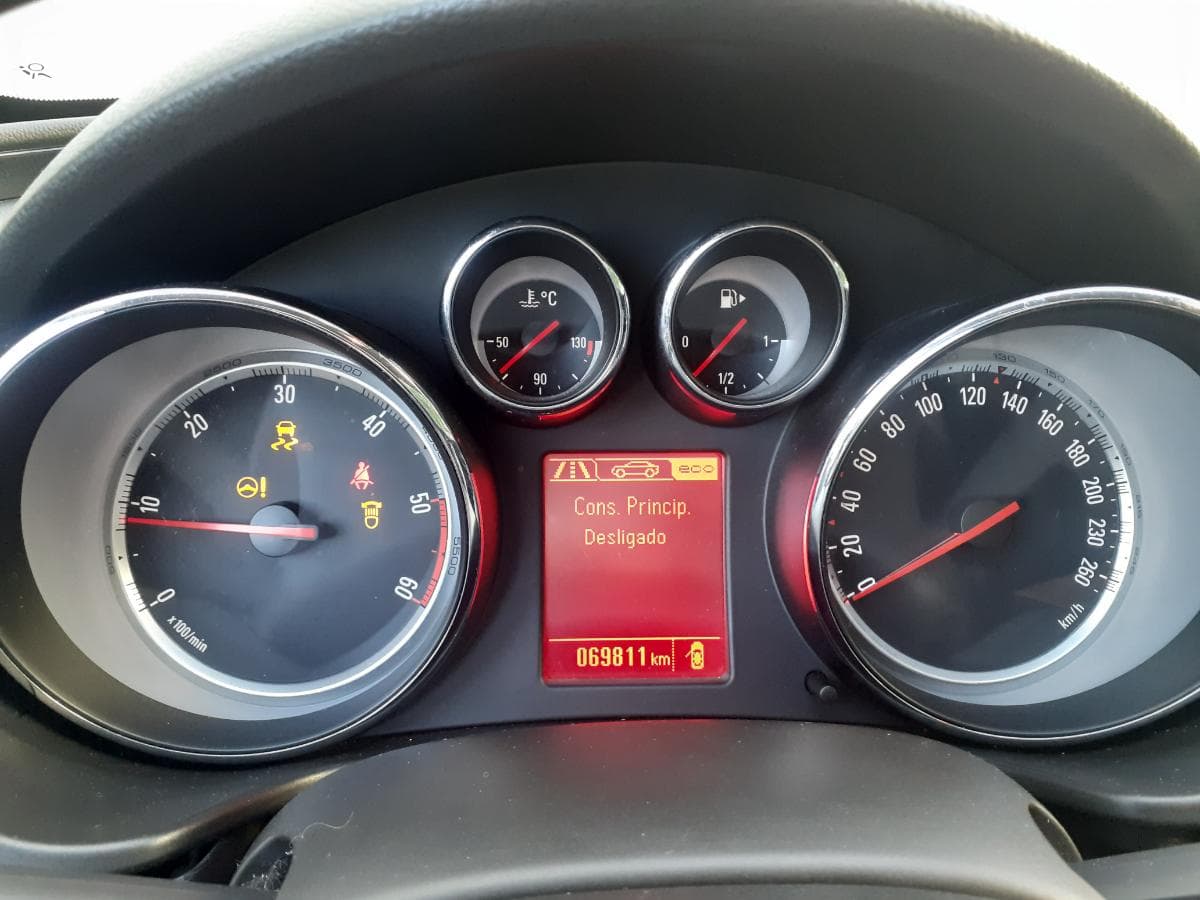 Redução Valor · Opel Insígnia 2.0 CDTI · Ano 2013 — imagen 20