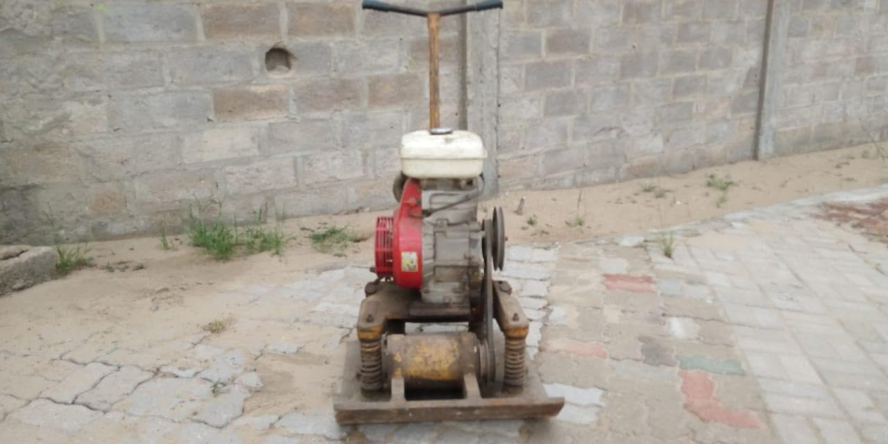 Compactadora Honda G300 · — imagen 1