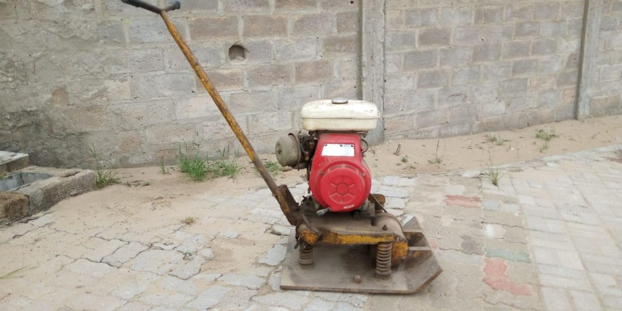 Compactadora Honda G300 · — imagen 2