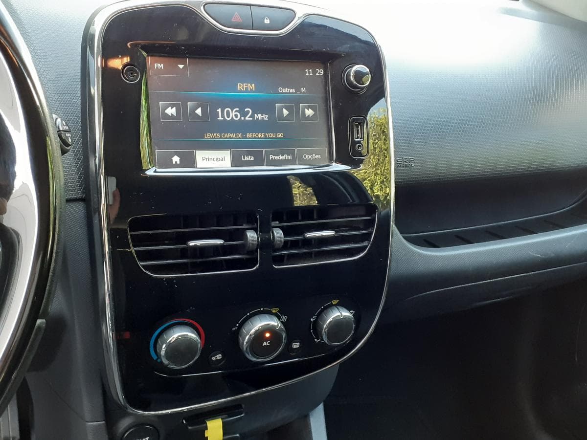 Renault Clio · Año 2015 — imagen 24