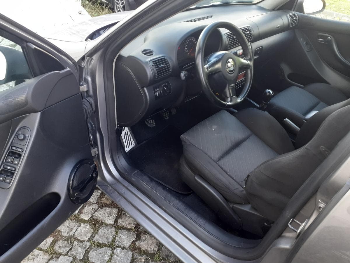 Seat Leon 1.9 TDI · Ano 2003 — image 9