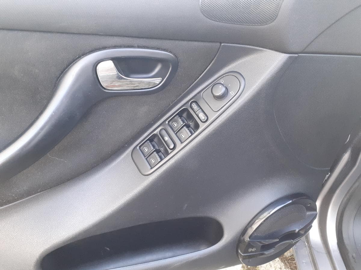 Seat Leon 1.9 TDI · Ano 2003 — image 17