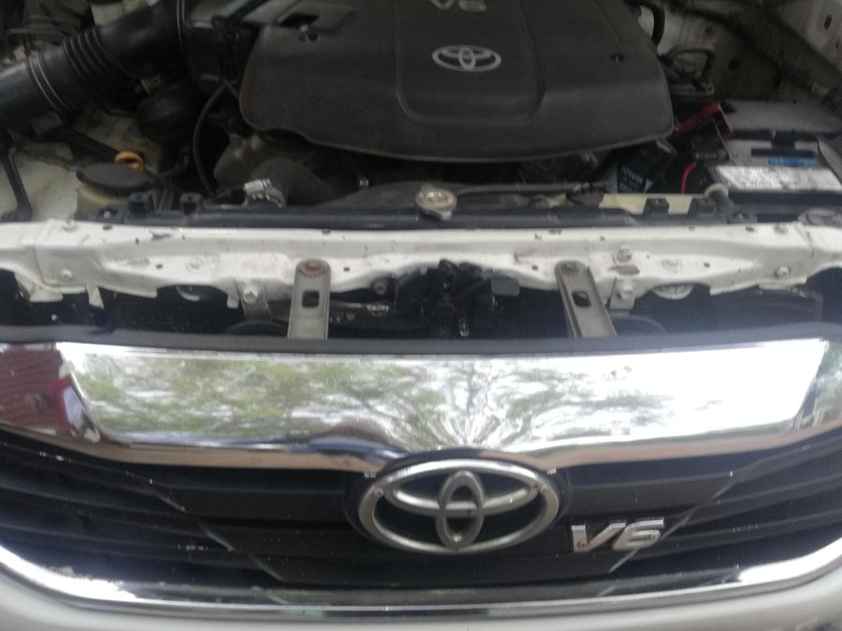 Toyota Hilux Legend · — image 9