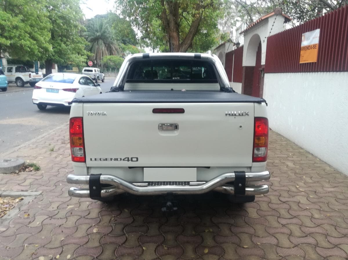 Toyota Hilux Legend · — image 2